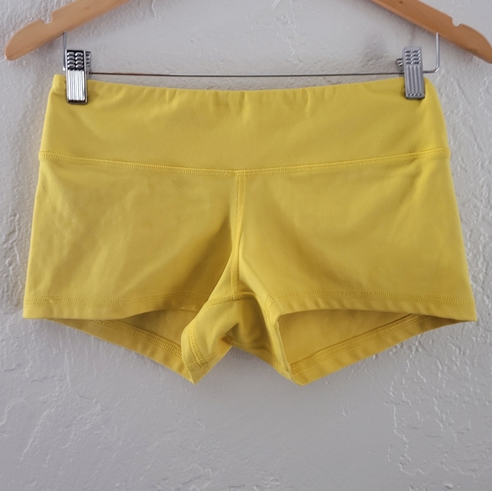Fleo Shorts Size Medium
